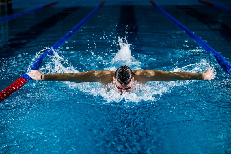 Swimming pool lanes